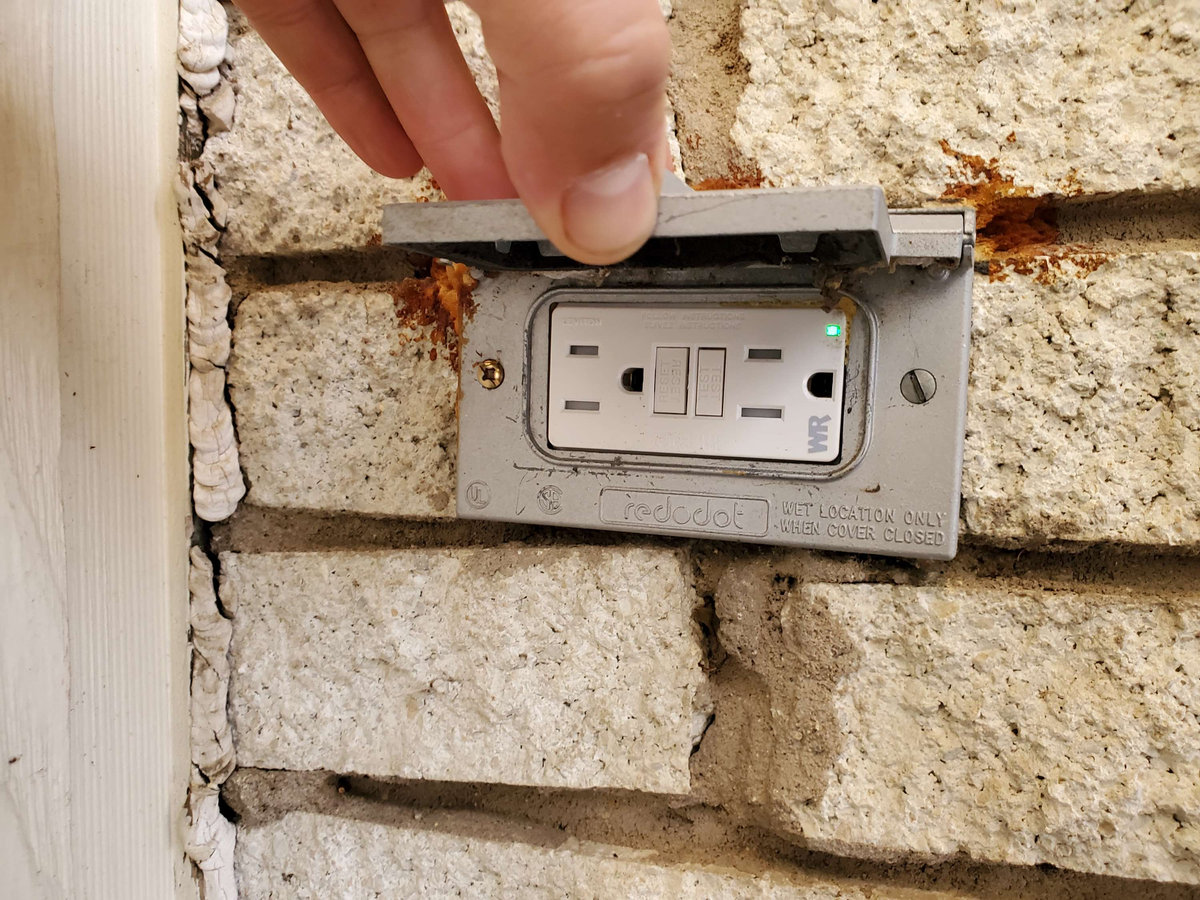 Kitchen GFCI Outlet Installation by IFX Electric serving Buffalo Grove, Illinois